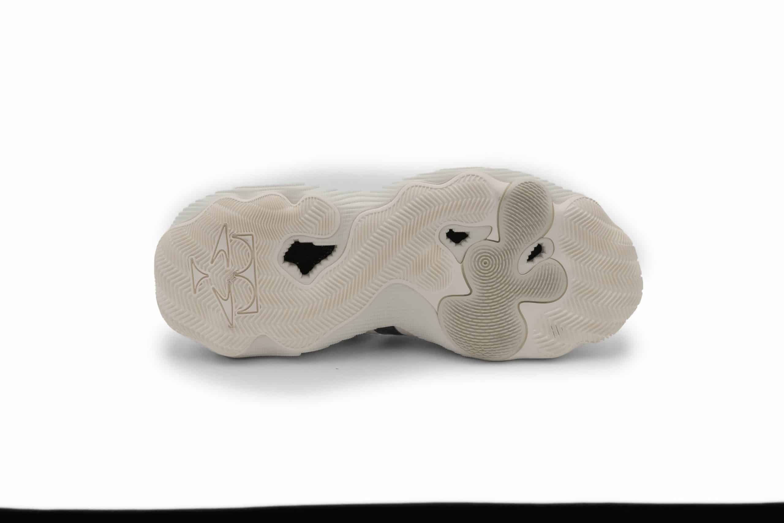 VOLLEYSTORE.IT | Lo shop online per la pallavolo e articoli da volley e beach volley | SCARPA PALLAVOLO TRAE YOUNG 3 ADIDAS